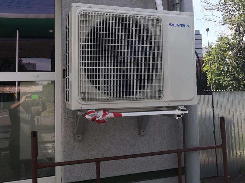 Montaż klimatyzatora zewnętrznego w hali w Białej Podlaskiej